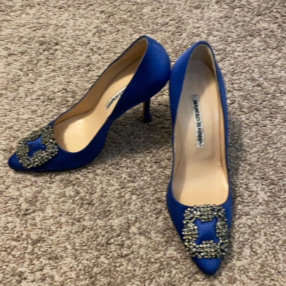 MANOLO BLAHNIK SATIN BLUE HEELS